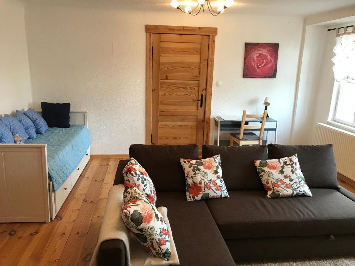 Appartement Sanierte Moeblierte Altbauwohnung Am Waldrand Fuer Bis Zu 6 Personen